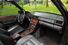 1994_mercedes-benz_e500_16216929725d565ef66e7dff1994_mercedes-benz_e500_16216929715d565ef66e7...jpeg
