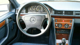 mercedes-200-e-interieur.jpg