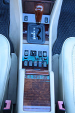 interior16_console.jpg