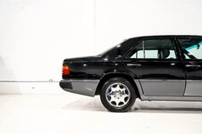 1993_mercedes-benz_400e_DSC09528-48932-scaled.jpeg