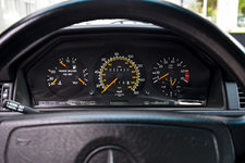 used-1993-mercedes~benz-500_series-500series4drsedan500e-12388-15183733-39-640.jpg
