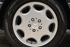 used-1993-mercedes~benz-500_series-500series4drsedan500e-12388-15183733-65-640.jpg