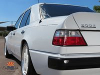 61363f7f32e37_hd_1993-mercedes-benz-500-series-4dr-sedan-500e.jpg