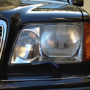 94_E500_driver_headlight-lense.JPG